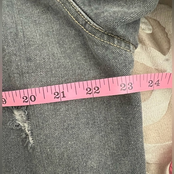 UMGEE Distressed Denim Jacket with non functional Pockets & Studs Large - Picture 13 of 13